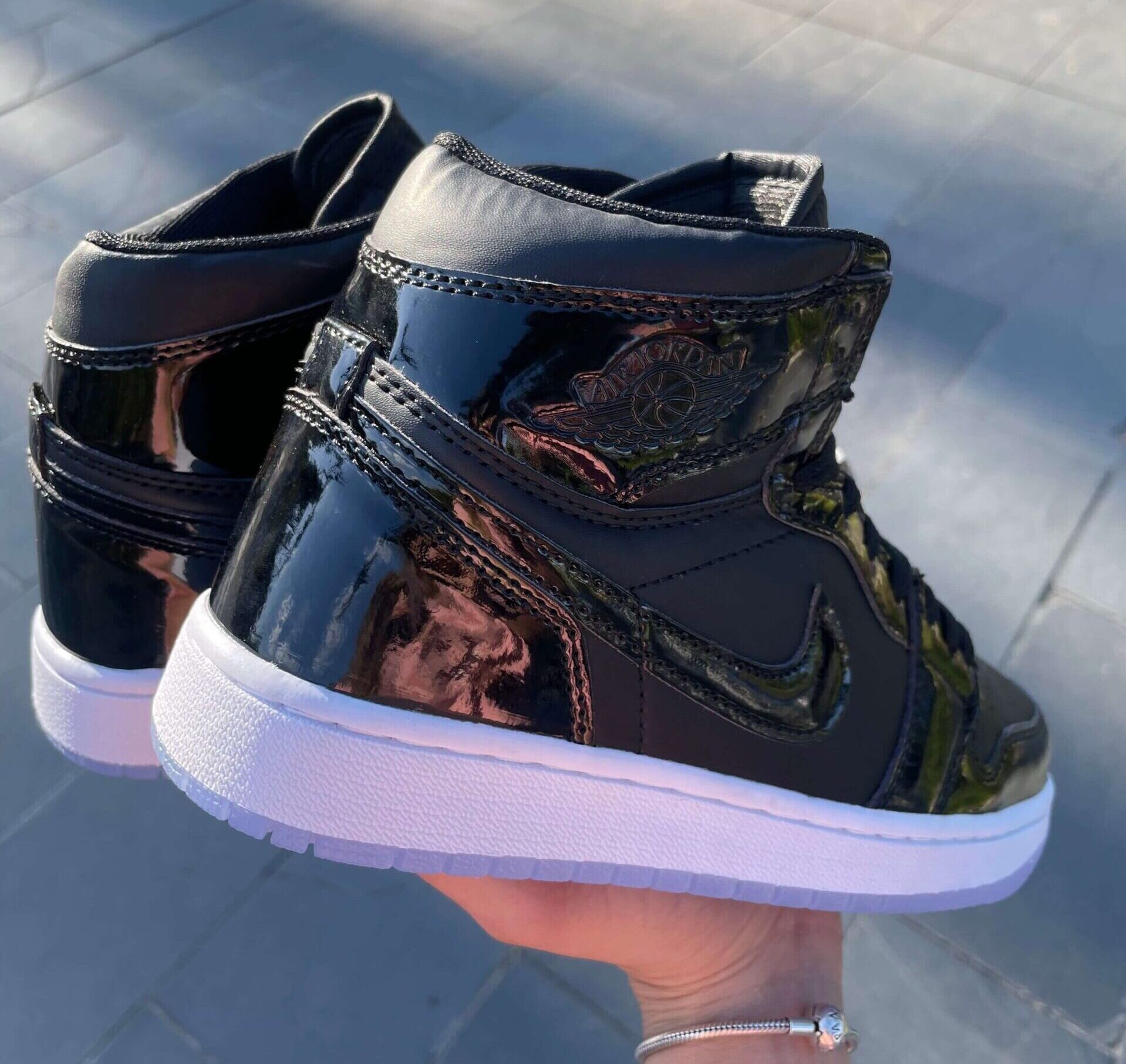 Air Jordan 1 Space Jam (2)