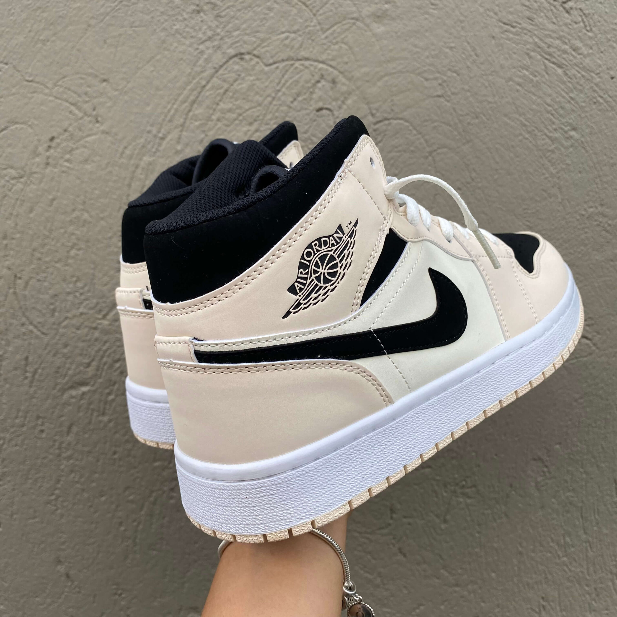 Jordan Retro 1 Crema (2)