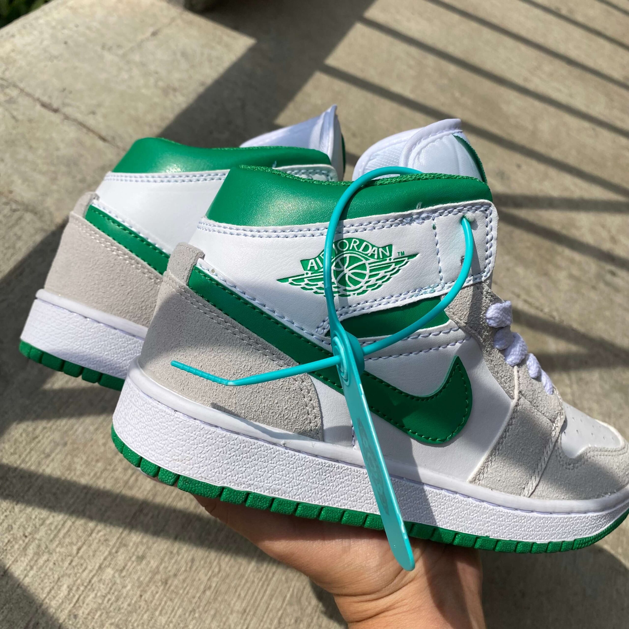 Jordan Retro 1 Gris Verde (4)