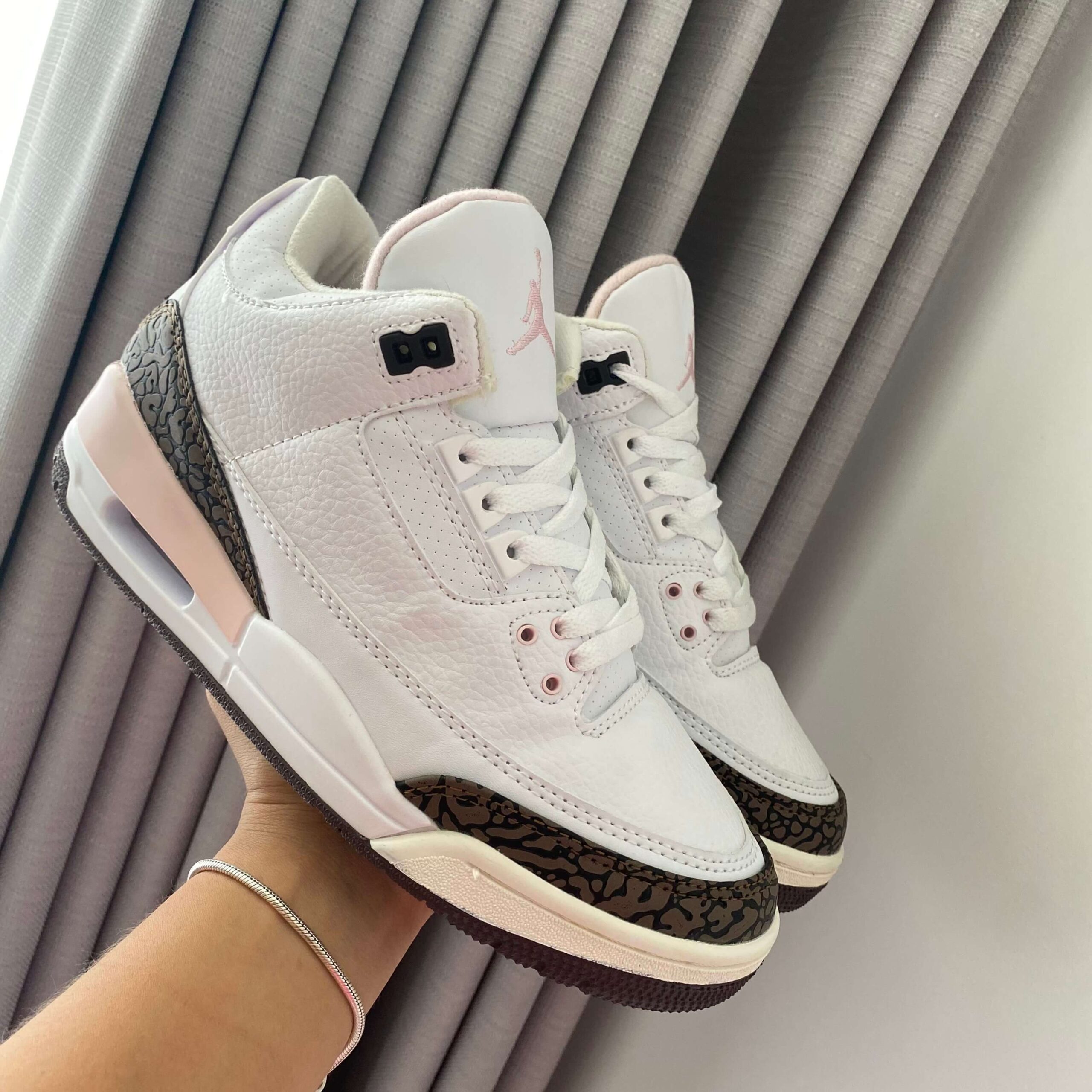Jordan Retro 3 Blanco Rosado (3)