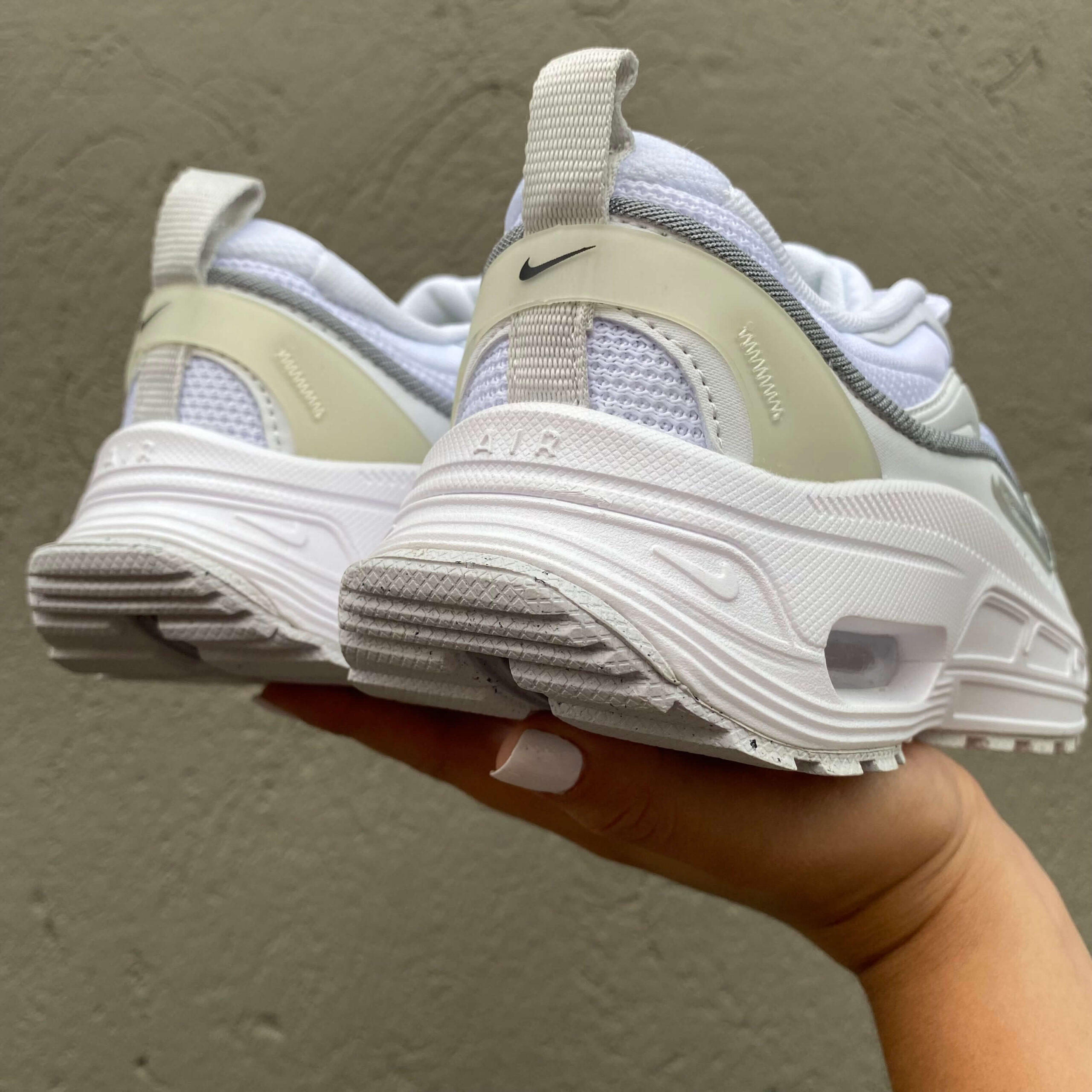 Nike Air Max Bliss Blanco Réplica AAA (2)